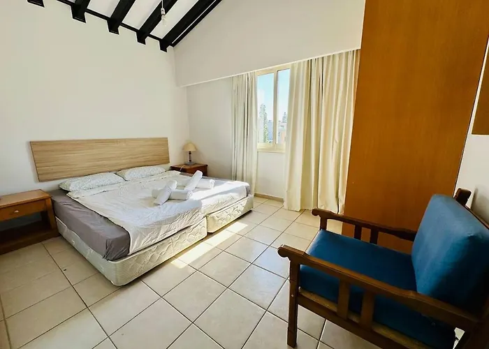 Harbour Haven 2 Bedroom Gem Steps Fm And Shops Apartment Paphos