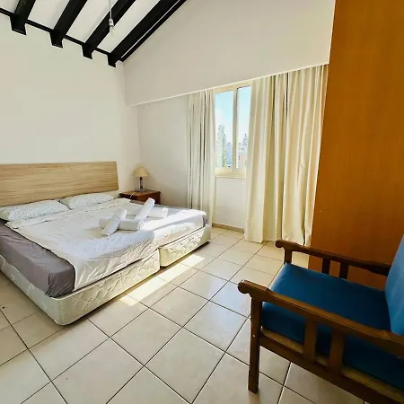 Harbour Haven 2 Br Gem Steps Fm Sand&shops Appartement Paphos
