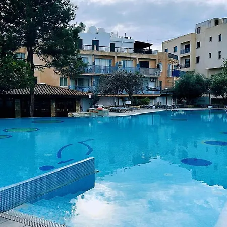 Harbour Haven 2 Br Gem Steps Fm Sand&shops Paphos