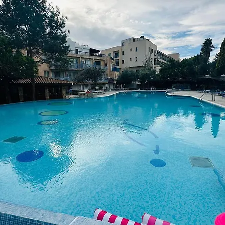 Harbour Haven 2 Br Gem Steps Fm Sand&shops * Paphos