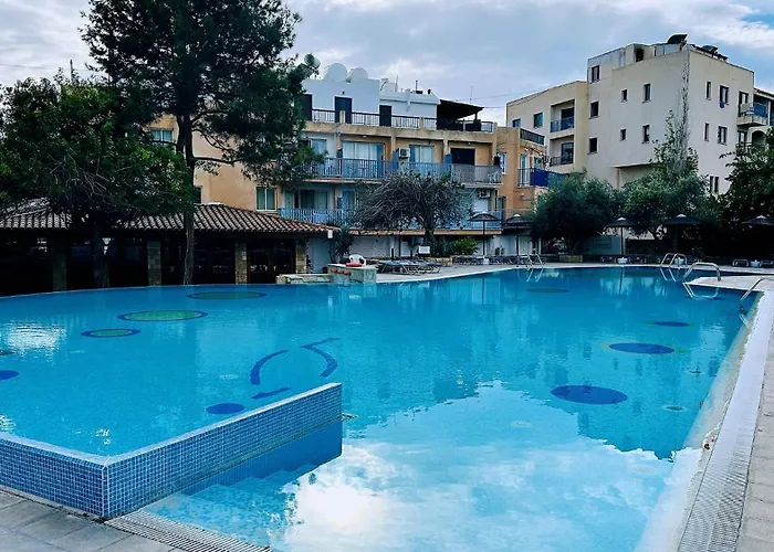 Harbour Haven 2 Bedroom Gem Steps Fm And Shops Пафос