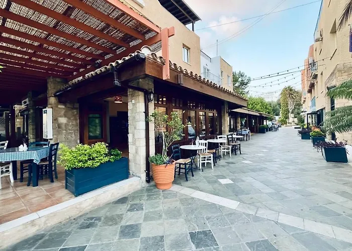 Harbour Haven 2 Bedroom Gem Steps Fm And Shops Πάφος