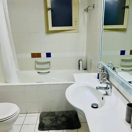 Harbour Haven 2 Bedroom Gem Steps Fm And Shops * Pafos